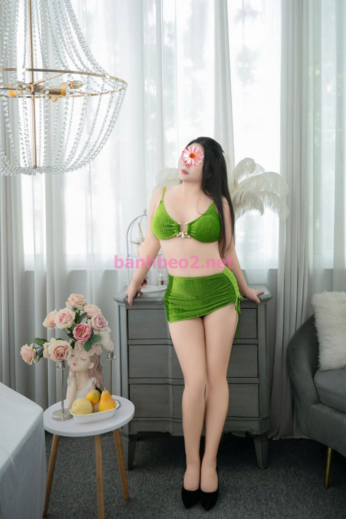 Hân Hân_ Gái xinh chiều khách, làm tình cực phê