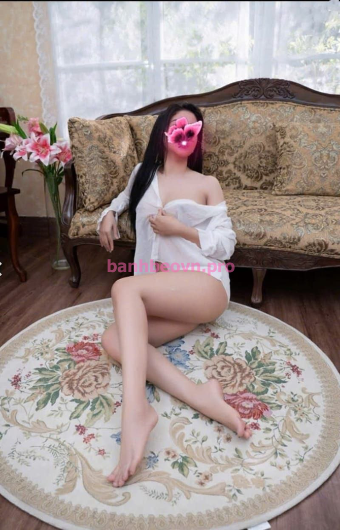 Minh Thư_ Gái xinh chiều khách, Body gợi cảm